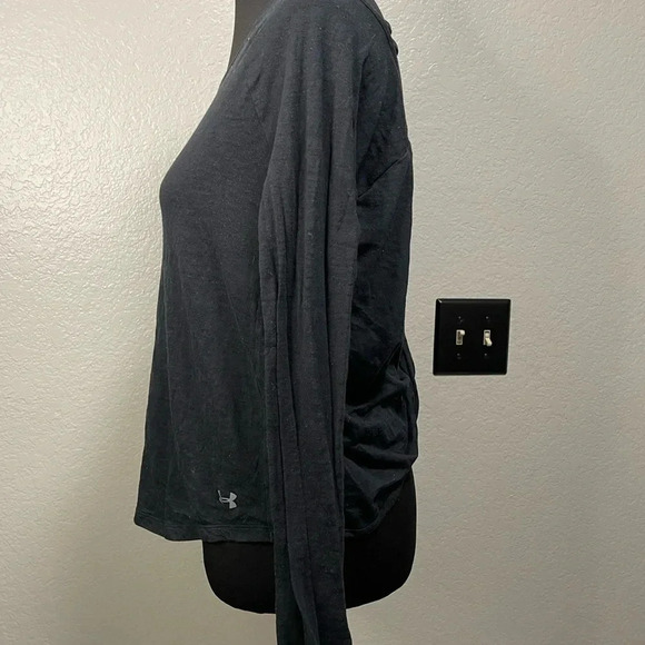 Under Armour Long Sleeve Black Open Back Criss Cross at hem workout top small - Picture 3 of 4